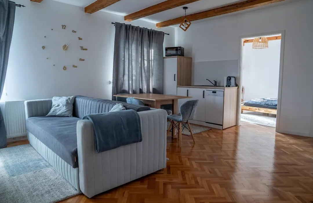 Middle Penthouse-1